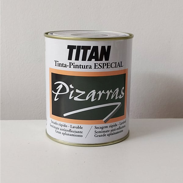 imagen pintura para pizarras al disolvente Titan